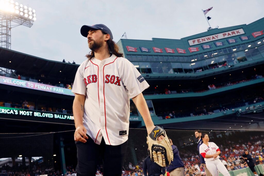 Stick Season,' meet Sox Season: Noah Kahan's Fenway debut